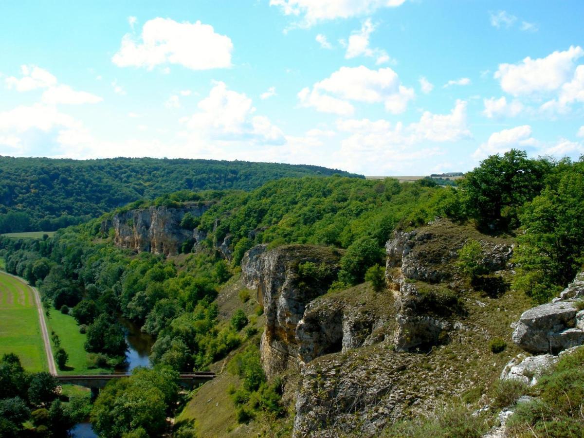 La Roche Du Moulin Villa Saint-More Екстериор снимка